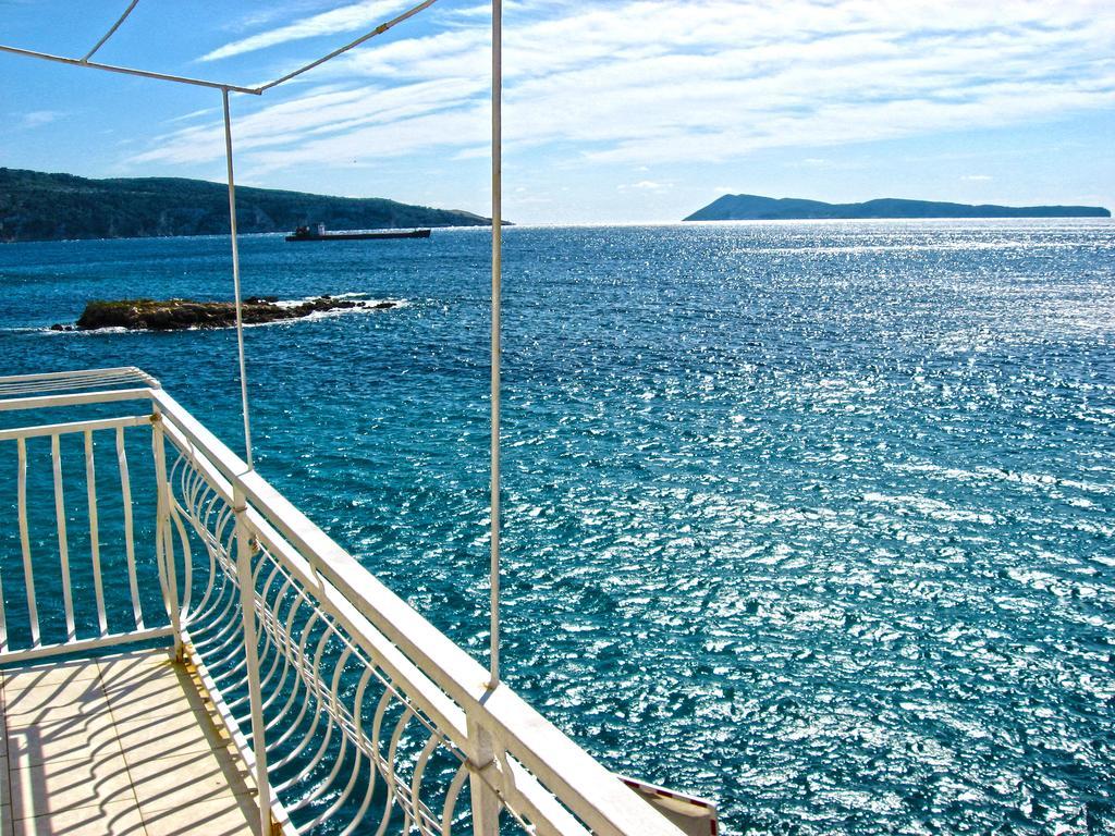 Mira Sea Front Guesthouse Komiža Esterno foto