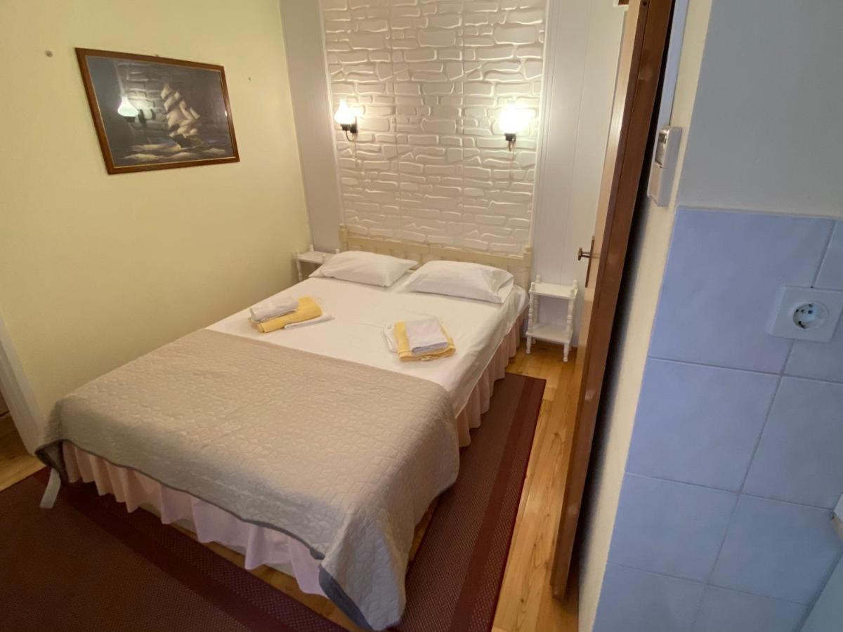 Mira Sea Front Guesthouse Komiža Esterno foto
