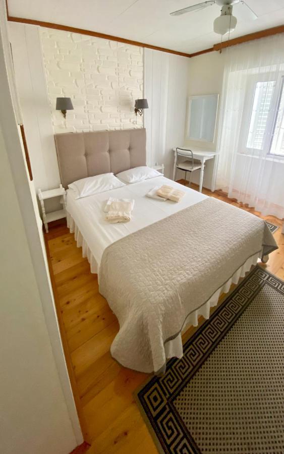 Mira Sea Front Guesthouse Komiža Esterno foto