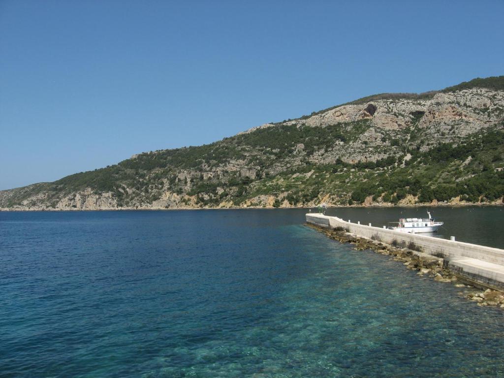 Mira Sea Front Guesthouse Komiža Esterno foto