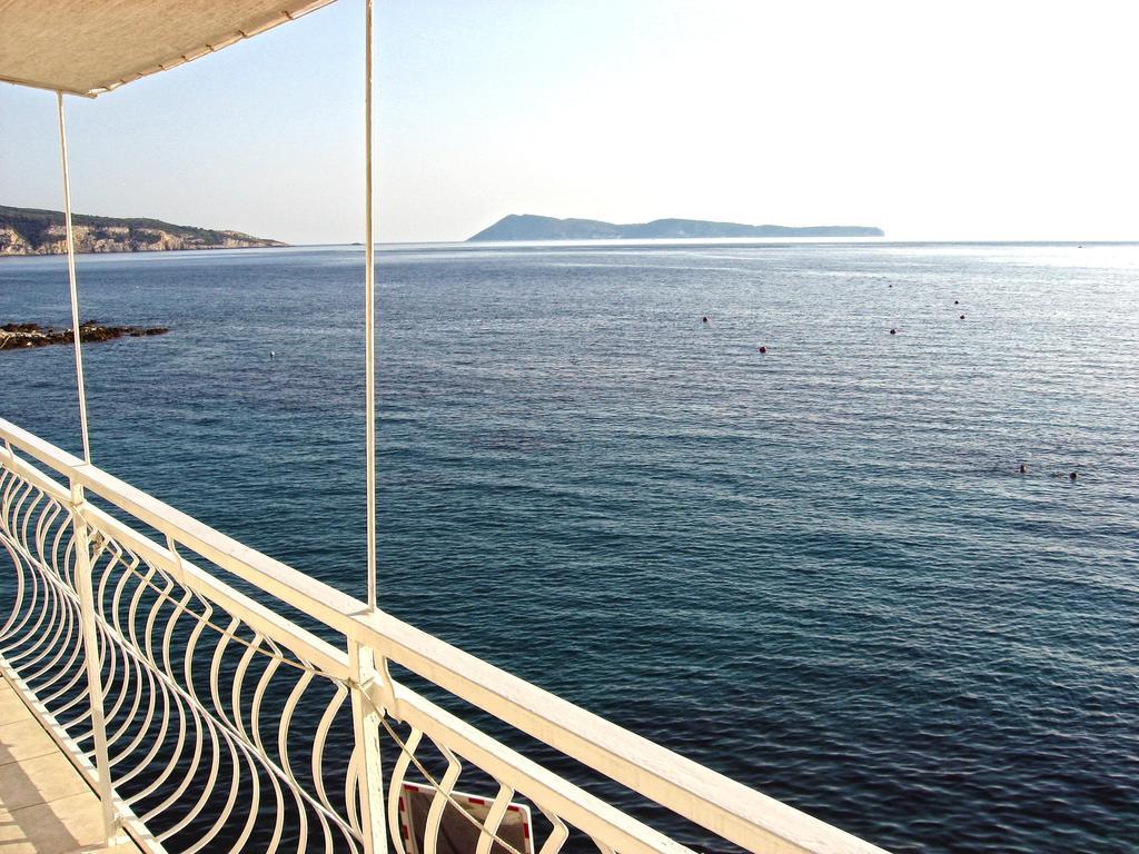 Mira Sea Front Guesthouse Komiža Esterno foto