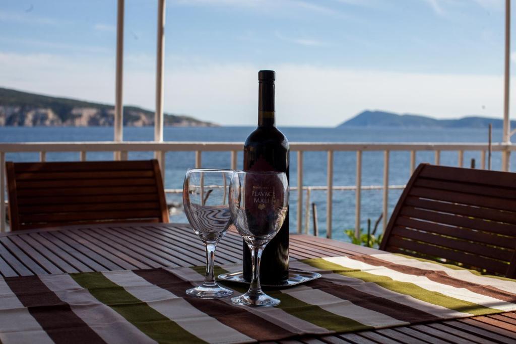 Mira Sea Front Guesthouse Komiža Esterno foto