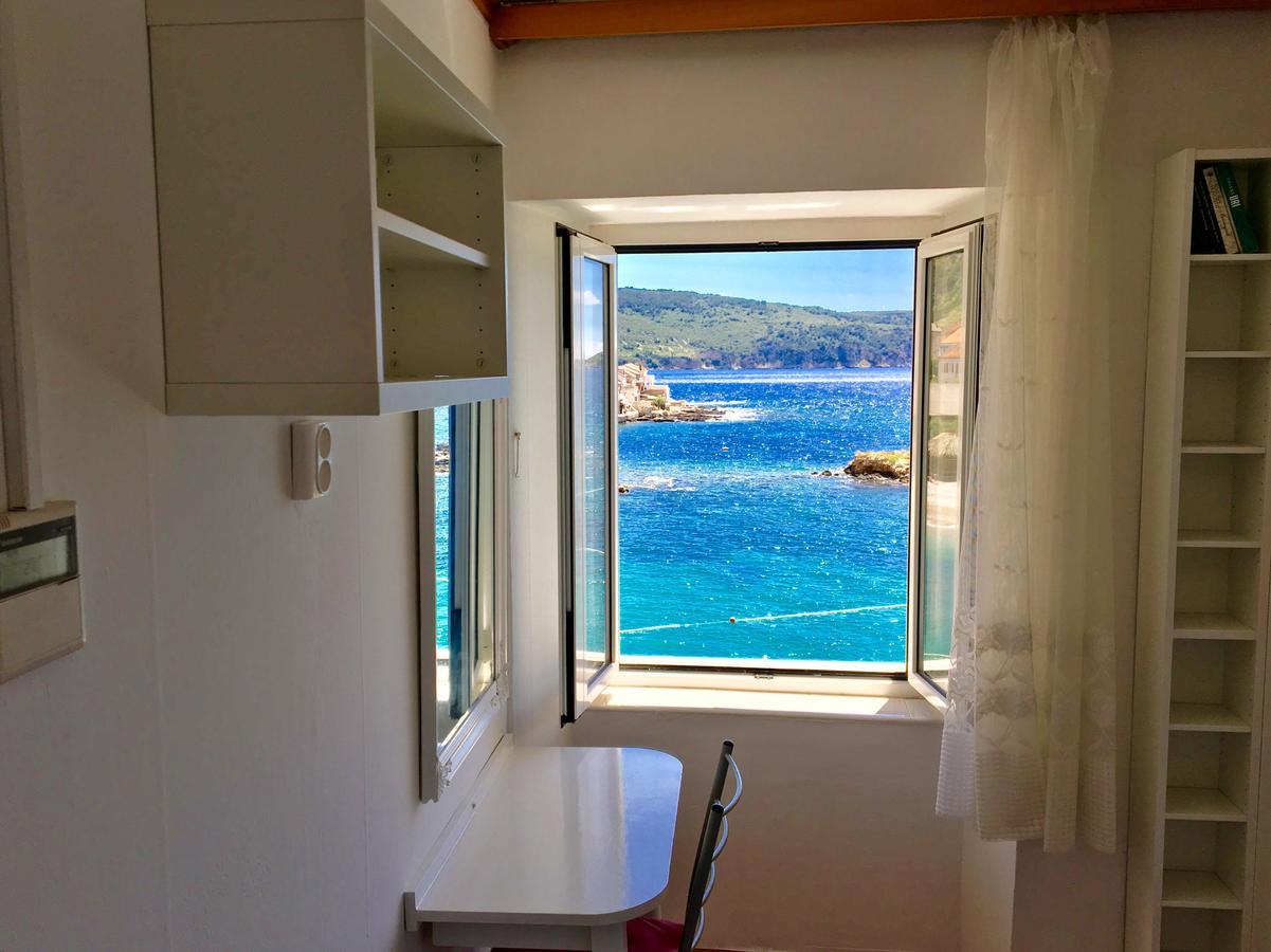 Mira Sea Front Guesthouse Komiža Esterno foto