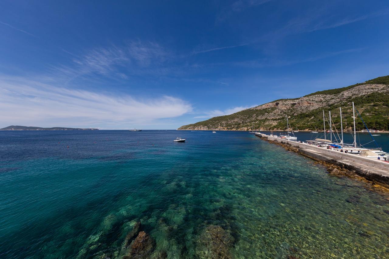 Mira Sea Front Guesthouse Komiža Esterno foto