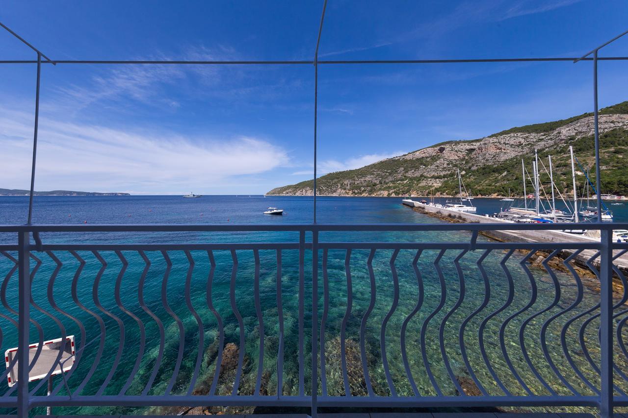 Mira Sea Front Guesthouse Komiža Esterno foto